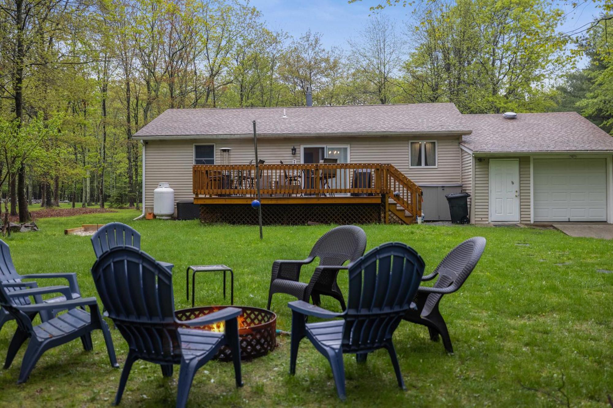 Serenity And Fun All In One In This Cozy Pocono Cabin Jim Thorpe Exterior photo